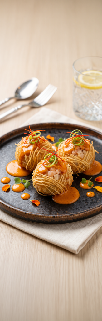 ติ่มซำกุ้งซอสพริกแกงแดง